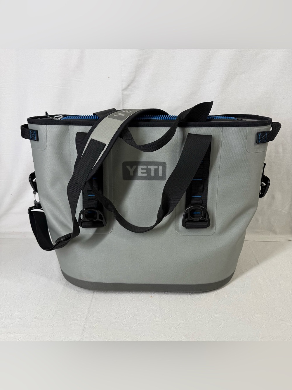 E1 YETI Hopper 30 Soft Sided Cooler Fog Gray/Tahoe Blue